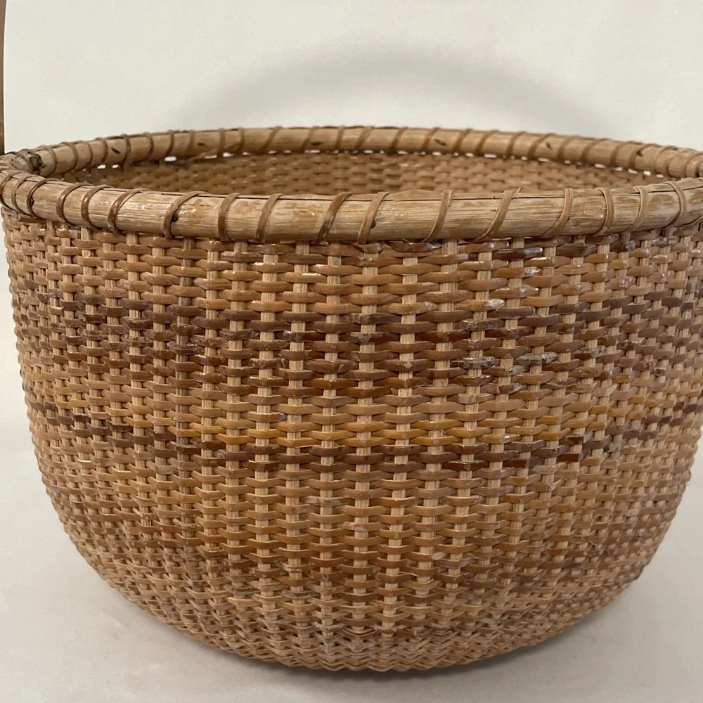Nantucket Lighthouse Style Basket Woven Wooden Swing Handled Round 10.5
